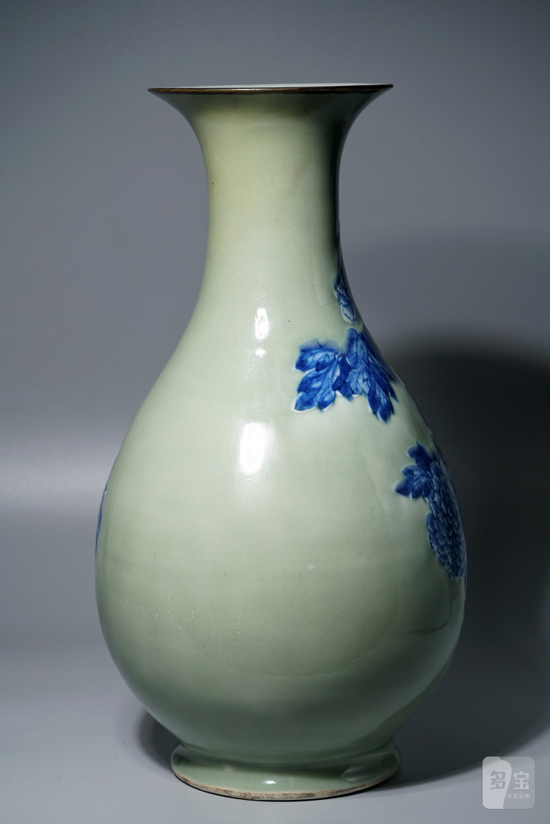 清中期 豆青釉青花凤凰牡丹纹瓶 - 图4